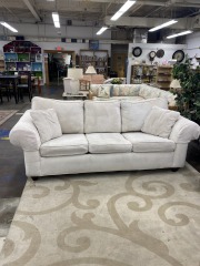 Bassett Cream Sleeper Sofa (No delivery)