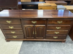 DRESSER