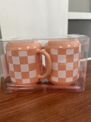 2 count plastic drink cups with straws