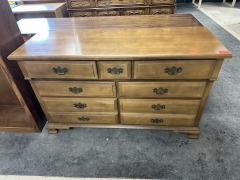 DRESSER