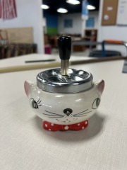 VINTAGE CAT ASHTRAY W\/ SQUEAKER