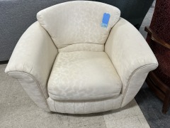 LIVING ROOM CHAIR
