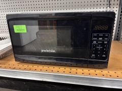 Proctor Silex Small Microwave
