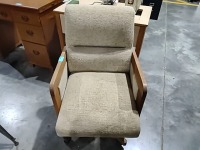 Tan Tweed Rolling Chair     2902