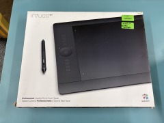 Intuos Pro Drawing Tablet PTH851