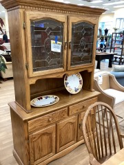 LIGHT OAK 2 PIECE HUTCH W\/ GLASS SHELVING