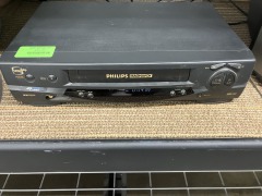 Philips Magnavox VHS Player VCR works