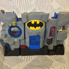 2007 FISHER PRICE IMAGINEXT BATMAN BATCAVE FOLD-UP PLAYSET