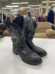 Ariat Men (size 9.5) Cowboy Boots