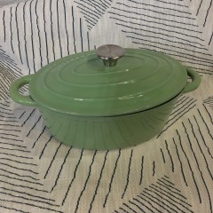 Enameled cast iron Dutch oven