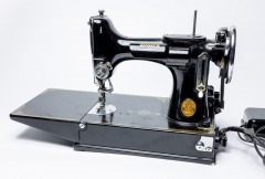 1933 Singer Featherweight 221, Serial #AD546681