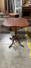 Clover-edge pedestal table  2953