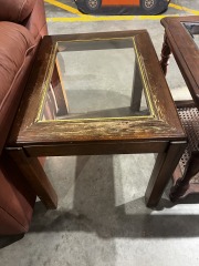 End table w\/gold trimmed glass insert 2950