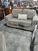 Light Green Love Seat        2960