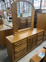 Stanley Dresser with Mirror