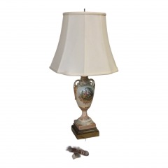 Antique George And Martha Washington Gold Trim Table Lamp 32 Inch