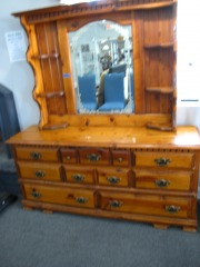 8 Drawer Dresser. Good Shape!