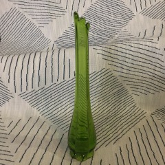 L.E. Smith avocado green swung vase