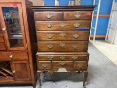 DRESSER