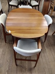 Hitchcock Dinning Set 55 x 42