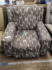 Black & Wht Recliner 36 x 34