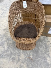 Wicker Chair w\/ pad