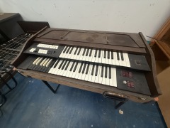 1966 Lowrey Compact Organ