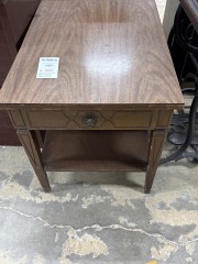 Laminate End Table w\/Drawer