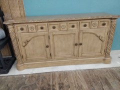 Dinning Buffet 66 x 18