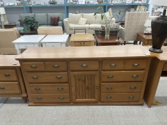 8 Drawer Dresser w\/ Door