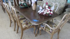 Dining Table w\/2 Leafs & 8 Chairs