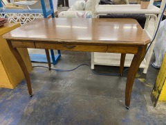 Graceful Writing Desk