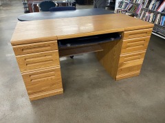 Minimalist Excutive Desk