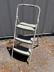 Werner 3-Step Ladder 225lb. Capacity