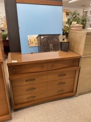 Small Deco Dresser w\/ Mirror
