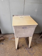 Utility Sink w\/ Cover 24\