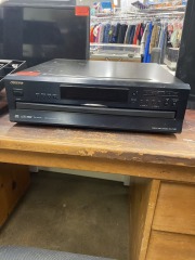 Onkyo DX-C390 6 Disk CD Changer