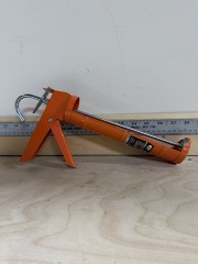 NON-DRIP CAULKING GUN (49410)