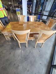 Kitchen table w\/chairs