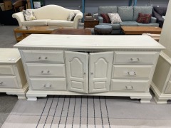 6 Drawer w\/ Shelf White Bureau