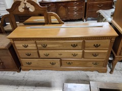 Dresser*64\