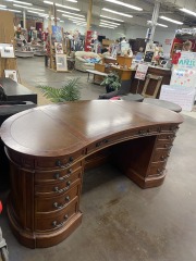 Traditional Leather Top Bean Shaped Desk