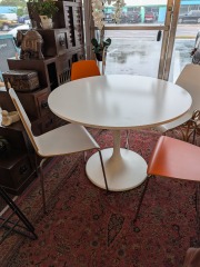 MCM Tulip White n Orange Table w\/  4 Chairs