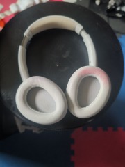Accessories: White Headphones - Fair
