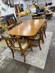 Traditional Dining Table w\/ 6 Chairs