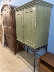 Green Wood & Metal Media Ctr