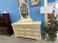 White 9 Dwr Dresser\/Mirror