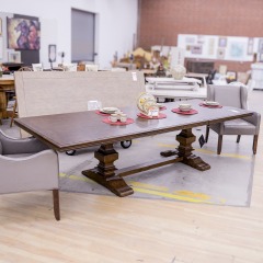 Large Hooker Furniture Table w 2 leafs