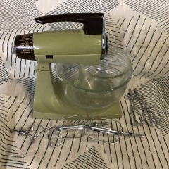 Vintage Sunbeam Mixmaster 12 speed blender w\/  bowl. Tested working *NO POWER CORD*