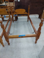 VINTAGE 3\/4 MAPLE STYLE BED FRAME